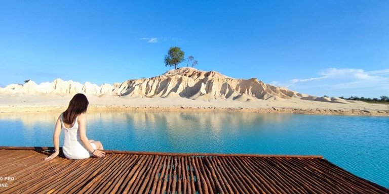 Bintan Private Sand Dune & Blue Lake Tour with Tour Guide