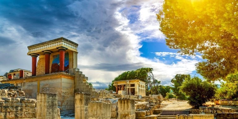 Travel to past- Knossos and Minoan Experience Tour from Chania