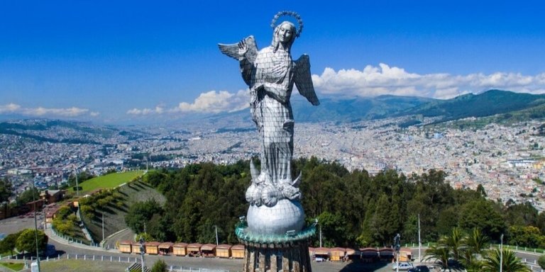 Quito's Highlights in a 4-Hour Private Walking City Tour