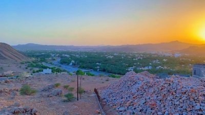 Nizwa Sunset Serenity: Omani Coffee and Dates at Nizwa's Hilltop