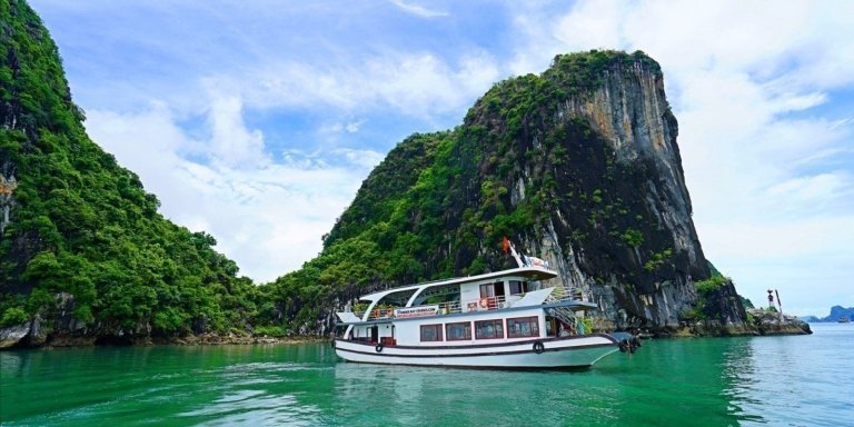 Halong 1 Day Tour on Small Group Luxury Cruise with Limousine, Buffet