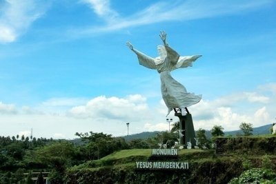 Private tour of Manado and Tomohon including lunch