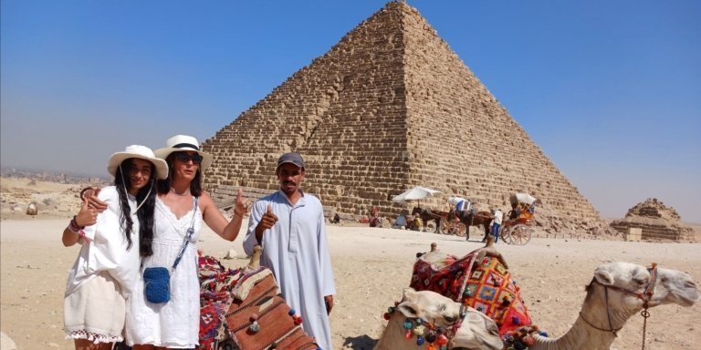 Private Tour to Giza Pyramids, Sphinx ,Civilization Museum & lunch