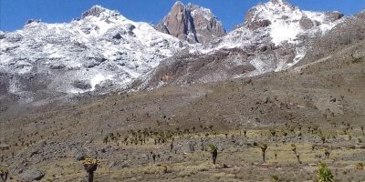 4 days Mt Kenya trek: up Sirimoni - down Chogoria routes