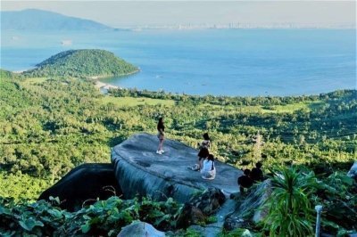 Journey of Acrossing Hai Van Pass