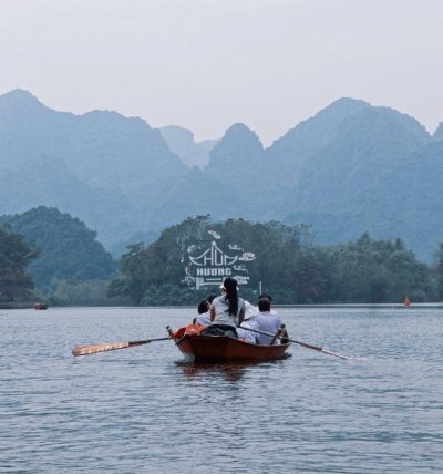 Discover Yen Stream: Perfume Pagoda Day Tour from Hanoi