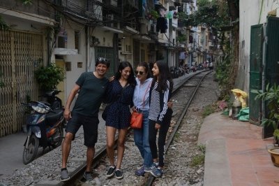 Hanoi Cultural Landmarks and Cuisine Adventure: Vintage Vespa Tour