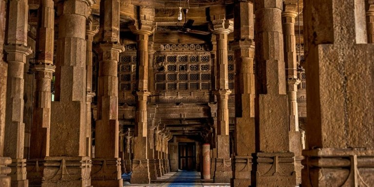 Ahmedabad – Transfers, Hotel & Sightseeing