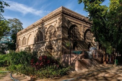 Ahmedabad – Transfers, Hotel & Sightseeing