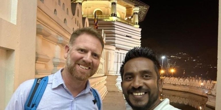 Kandy City Day Tour: Private Luxury car and van