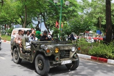 Authentic Hanoi Exploration Half-Day Jeep Adventure with Local Meals
