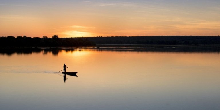 4-Day French Guided Victoria Falls -Chobe NP Package