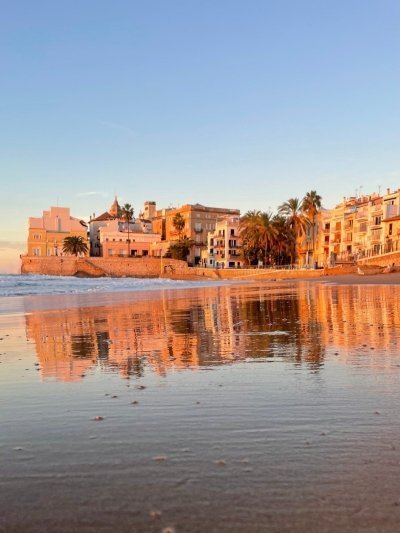 Private Sitges and Paella: The Ultimate Local Experience