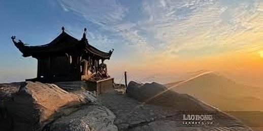 Visiting Dong Yen Tu Pagoda