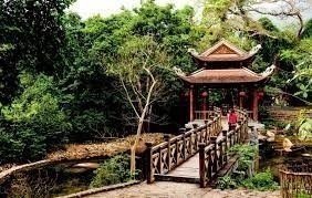 Visiting Dong Yen Tu Pagoda