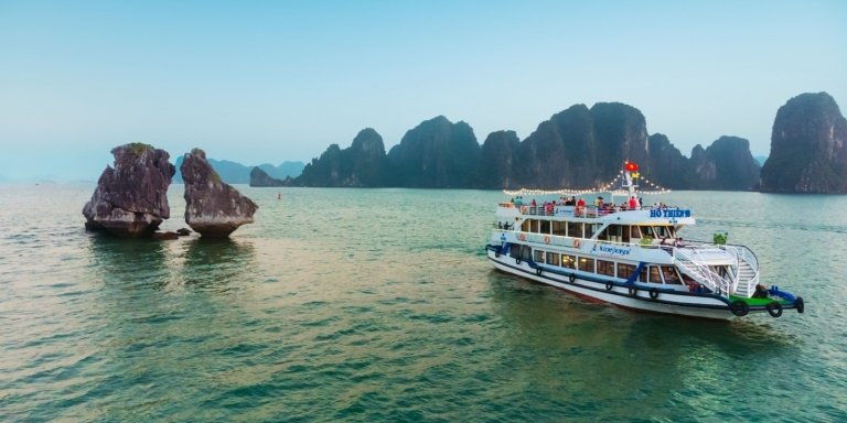 Unforgettable Halong Bay Day Trip Experience from Hanoi Capital