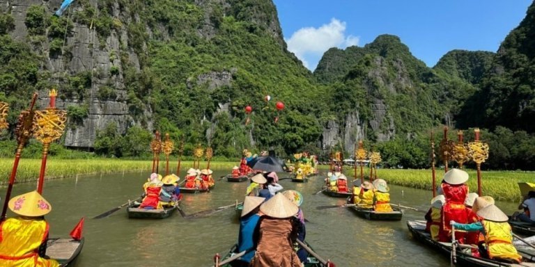 Hanoi to Ninh Binh: Explore Hoa Lu, Trang An, and Mua Cave Luxury Day