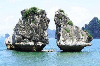 Hanoi to Ha Long Bay Deluxe Day Cruise Sung Sot Cave Titop Island