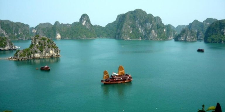 Hanoi to Ha Long Bay Deluxe Day Cruise Sung Sot Cave Titop Island (2)