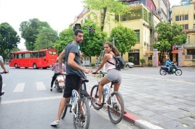 Hanoi Sunset and City Highlights Bike Tour