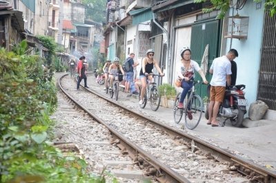 Half-Day Hanoi Countryside and Red River Delta Bike Tour