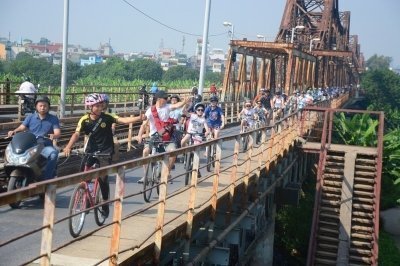 Sunrise Cycling Adventure in Hanoi Lake Views Historic Sites Local Mar
