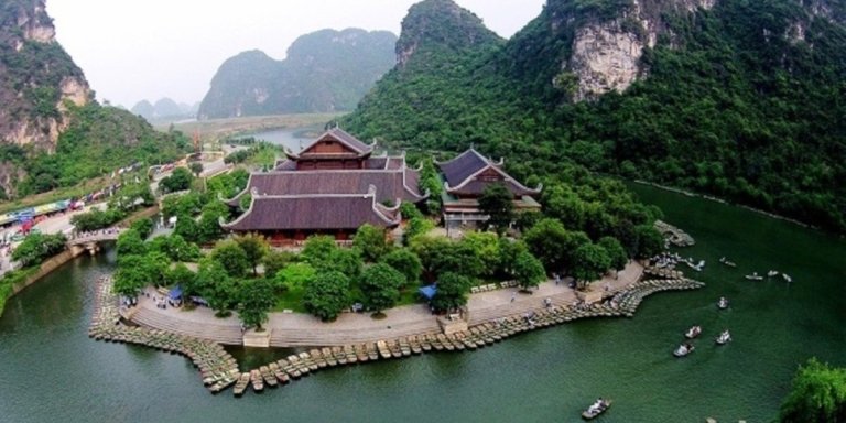 Trang An Bai Dinh Pagoda Day Trip with Mua Cave Luxury Tour