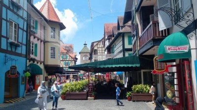 Colmar Tropicale and Batu Caves Day Trip (SIC - Join In Tour)