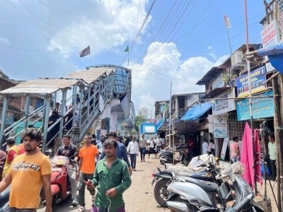 Dharavi Slum Experience with Local Resident English Guide