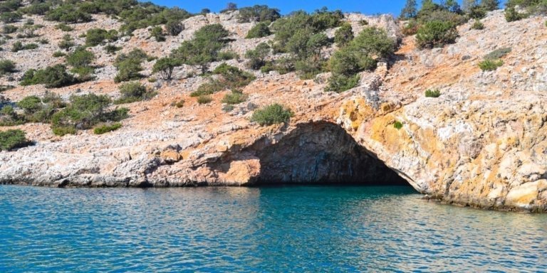 Paros: Iraklia, Schinoussa & Naxos Private Sailing tour with lunch