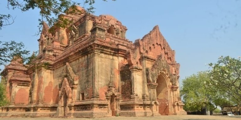Bagan Full-Day E-bike Tour with Lunch