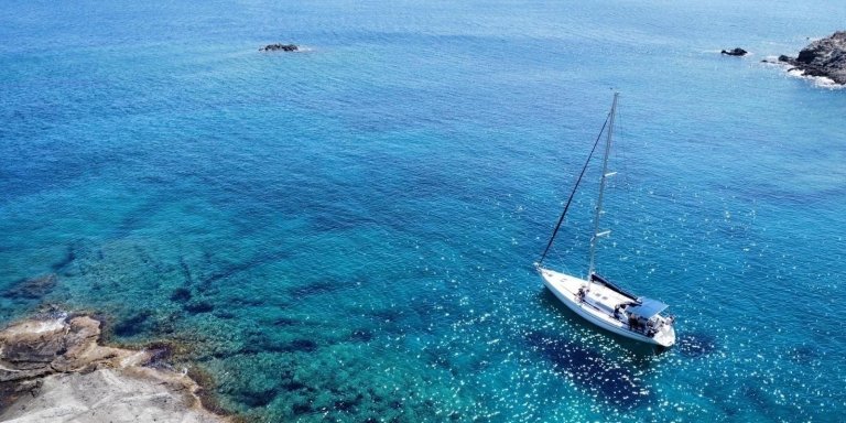 Paros: Antiparos Private Sailing tour with lunch