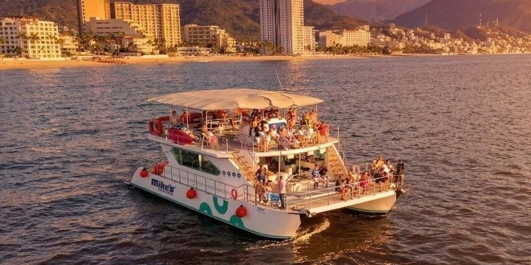 Puerto Vallarta Sunset Catamaran: Open Bar & Saxophone