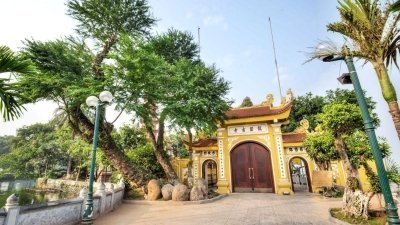 Hanoi Old Quarter & Red River Delta Cycling Half Day Tour