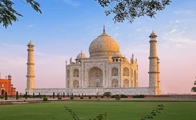 From Delhi: Taj Mahal & Agra Private Day Trip with Transfers