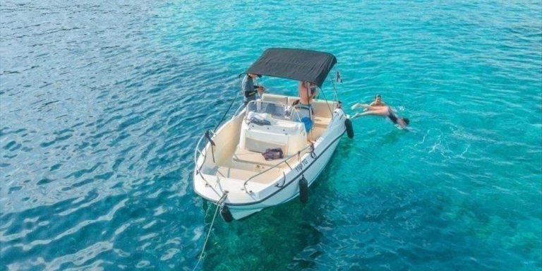 4-Hour Hurghada: Private Speedboat To Dolphin House With Pickup