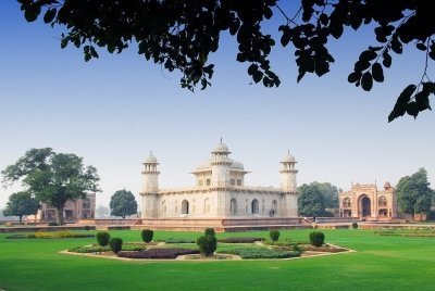 Same Day Taj Mahal & Agra Fort Tour By Gatimaan Train From Delhi