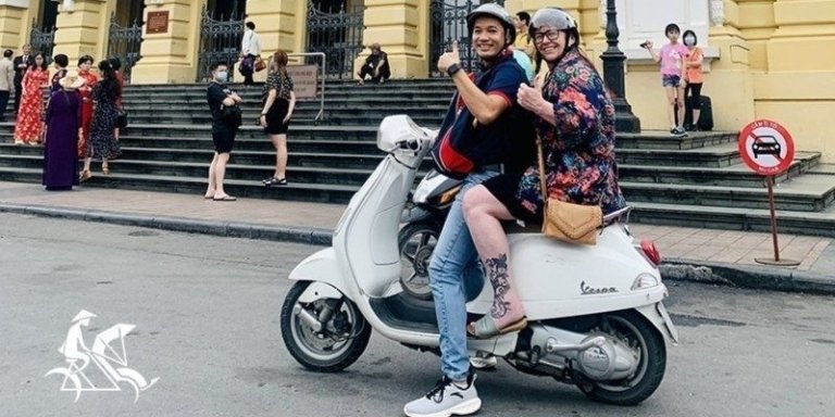 Private tour - Hanoi Vespa Half-day Tour with Street food (3 hours)