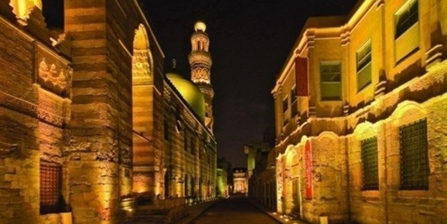 4-Hour Cairo: El-Moez Street, Tower & El-Fishawy Café Private Tour