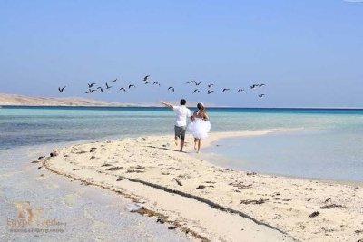 Private  boat 4 hours snorkeling and white island in hurghada