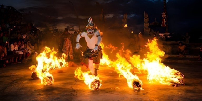 Uluwatu Sunset,Kecak Dance and Diner Seafood In Jimbaran