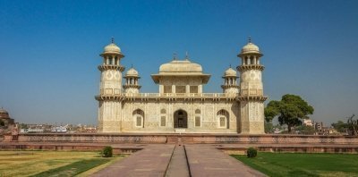 From Delhi : Taj Mahal, Agra Fort and Baby Taj Day Trip
