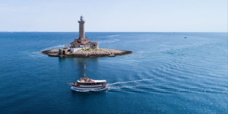 From Medulin: Full-Day Boat Tour of the Archipelago w/ Lunch