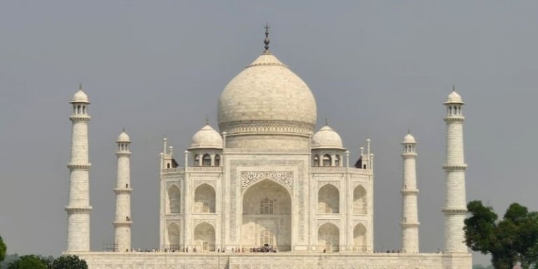 Amazing Taj Mahal and Agra - Walking Tour