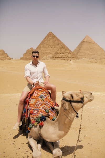 unique photoshoot in pyramids of giza