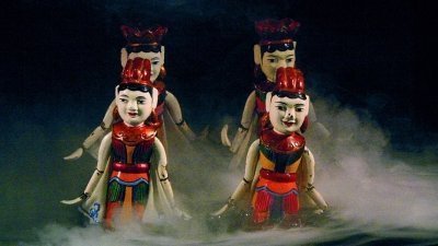 Traditional Water Puppet Show & Dinner On Cruise