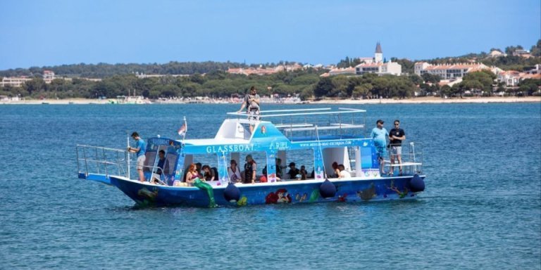 Medulin: Private Glass Bottom Boat Tour to Levan Island