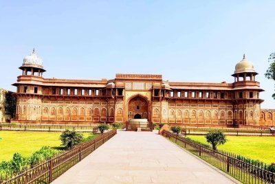 Full Day Taj Mahal-Agra Fort and Baby Taj tour from Delhi