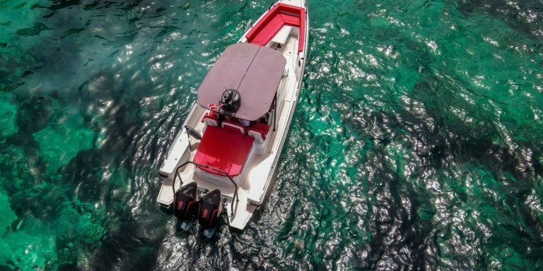 Axopar 28 TT (Wet Bar) - Relm 1