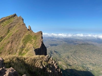 Hiking to Pico da Antonia